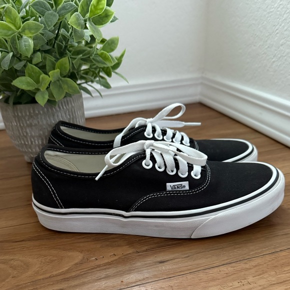~EUC Vans Black and White Canvas Shoes~ - Picture 4 of 5